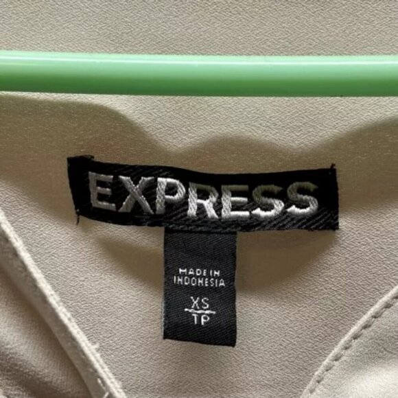 Express Blouse Ladies XS V-Neck 3/4 Sleeve Tunic Beige Lightweight High-Low Hem - Picture 12 of 12